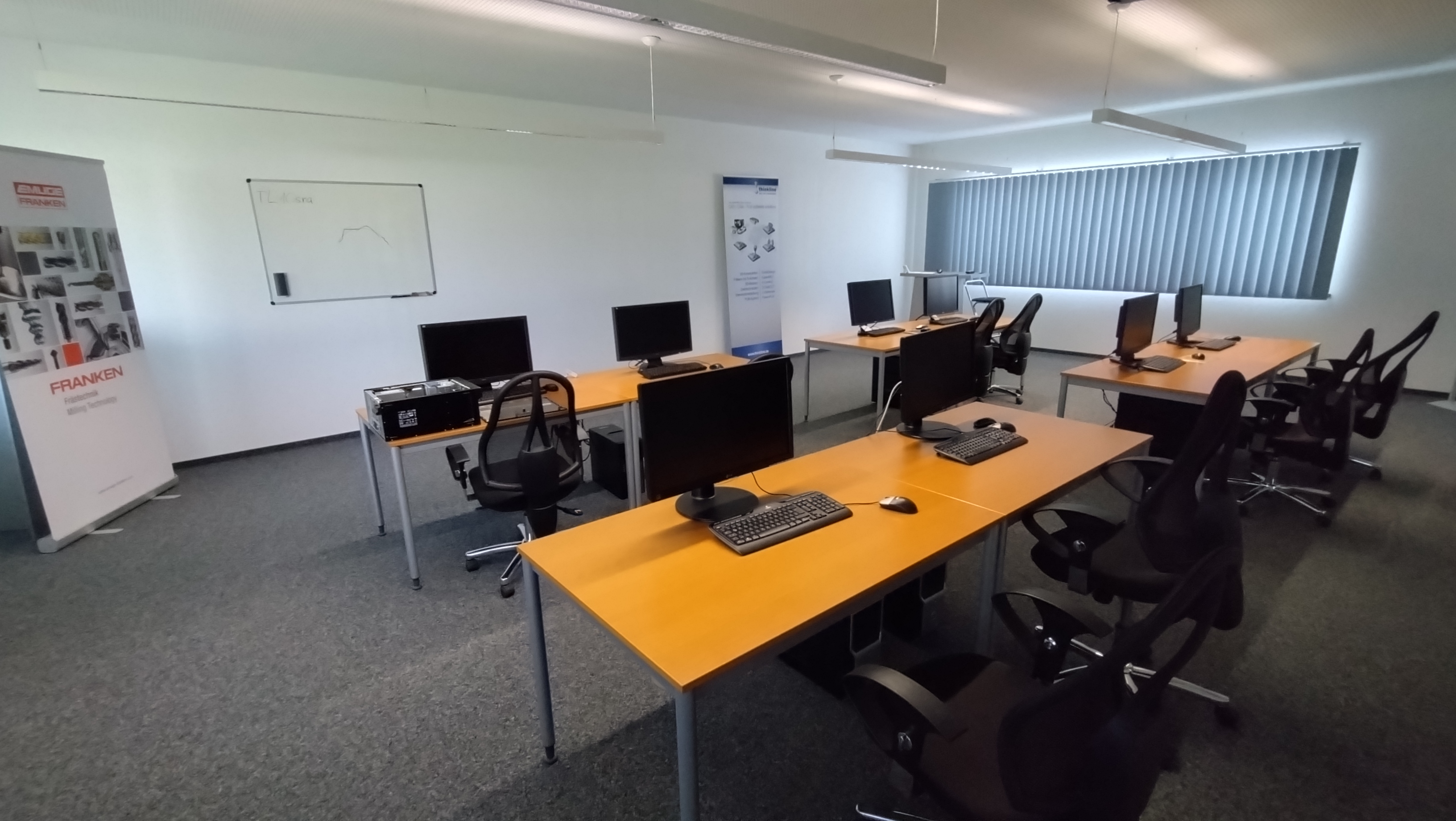 <br />
<b>Warning</b>:  Undefined property: stdClass::$img_alt_tag in <b>/var/www/vhosts/thinkline.de/tltest.thinkline.de/modules/mod_uk_grid/tmpl/default.php</b> on line <b>121</b><br />
